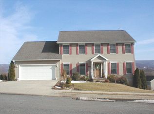 209 Constitution Ave, Hanover Township, PA 18706