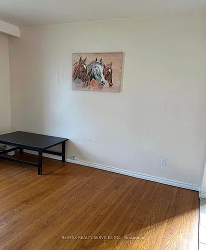 100 Sutherland Ave Photo 1