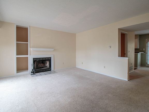 3rd image of 1271 Somerset Way