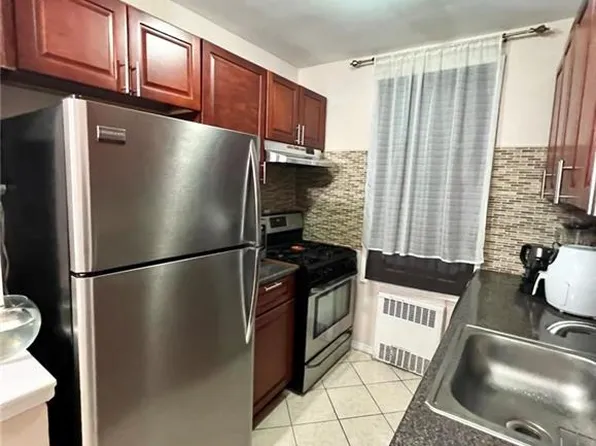 2331 Ocean Avenue image 7 of 14