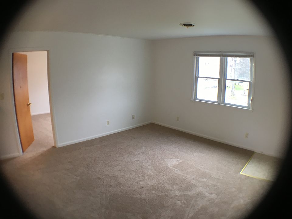 1st image of 320 S Maple St APT 3