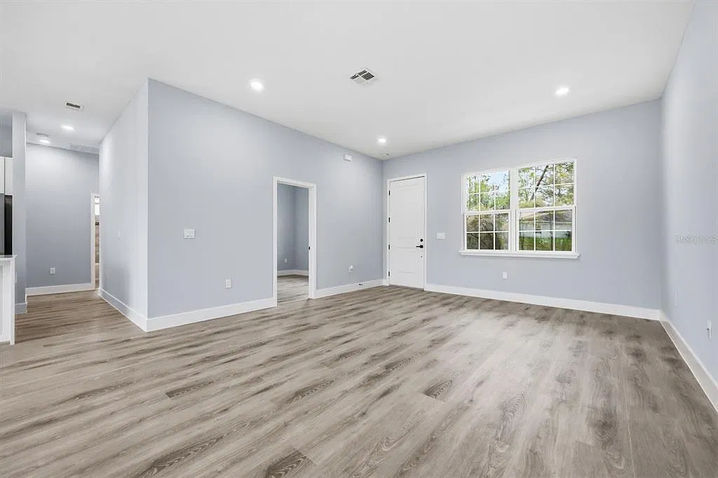 4 bed, 3.0 bath, 1802 sqft, $2,250 — Photo 4