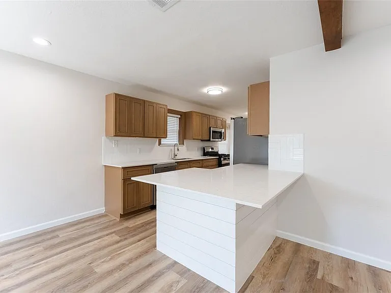15823 Kueben Ln — Photo 9