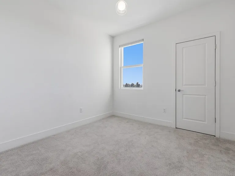 1580 Wright Ave — Photo 10