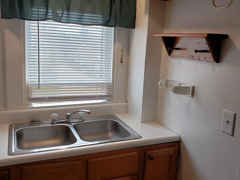 557 4th St #3 — Photo 3