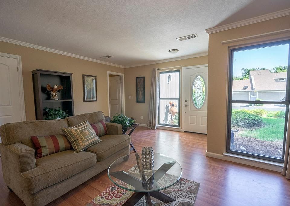1st image of 3337 Village Ct