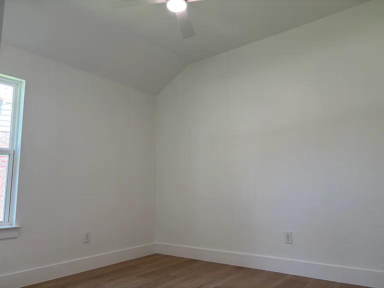 1225 Maddy Ln — Photo 12