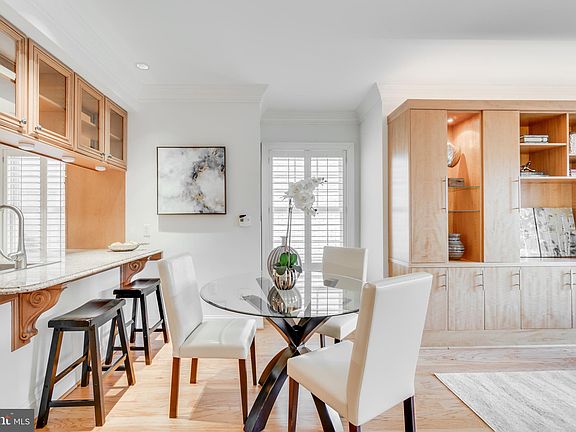 3rd image of 1201 N Nash St APT 106