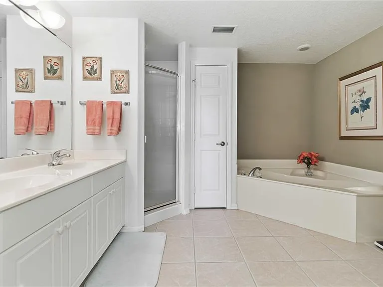 8921 Lake Dr #504 — Photo 12