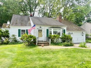 35 Country Ln, Penfield, NY 14526