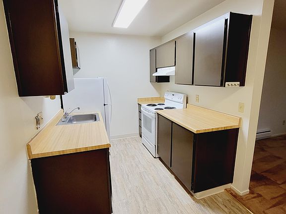5th image of 408 Boardwalk Ave APT 11