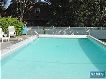 4th image of 46 Sherwood Ave