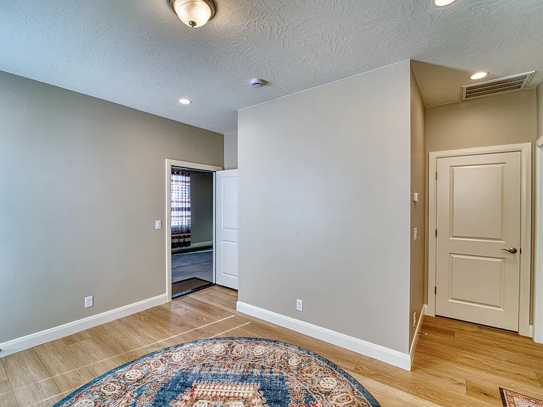 1544 N Daylight St — Photo 9