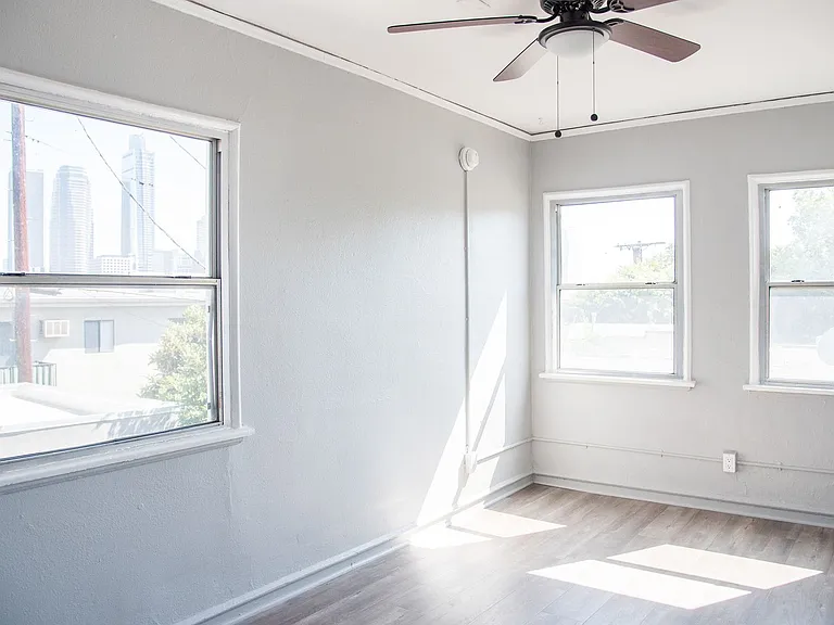 372 Loma Dr — Photo 10