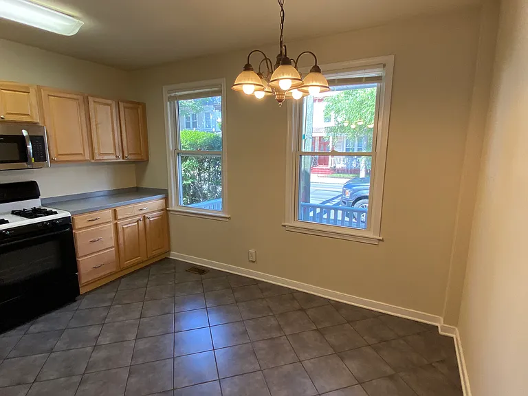 13 S Robinson St #B — Photo 15