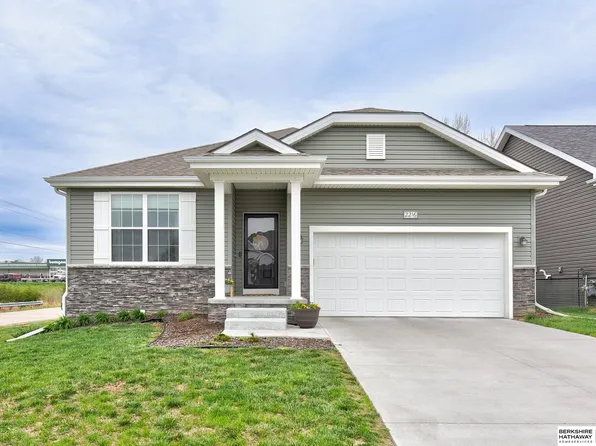 2216 Hedgeapple Rd, Plattsmouth, NE 68048