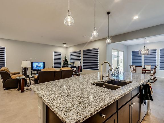 5th image of 1921 E Horseshoe Dr