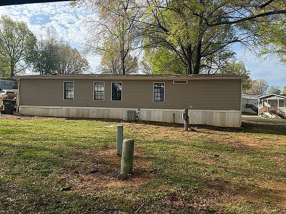 3rd image of 99 Pinebark Ln