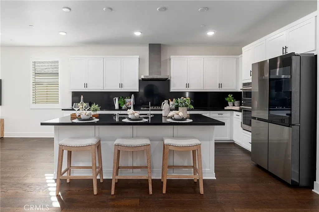 4 bed, 2.5 bath, 2418 sqft, $5,700 — Photo 1