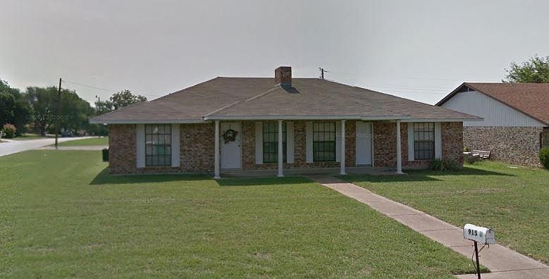 1st image of 915 Lexington Dr #A