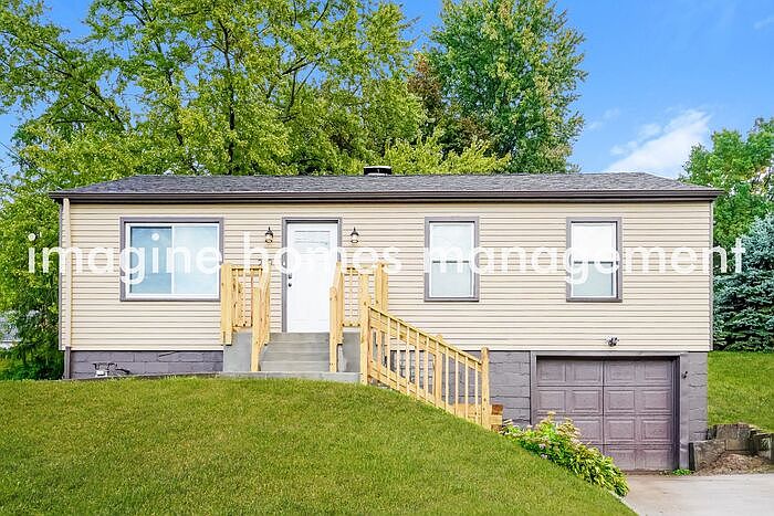 1st image of 219 Maple Dr
