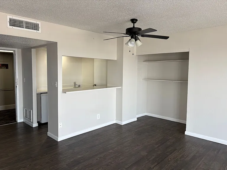The Regency Apartments — Photo 104