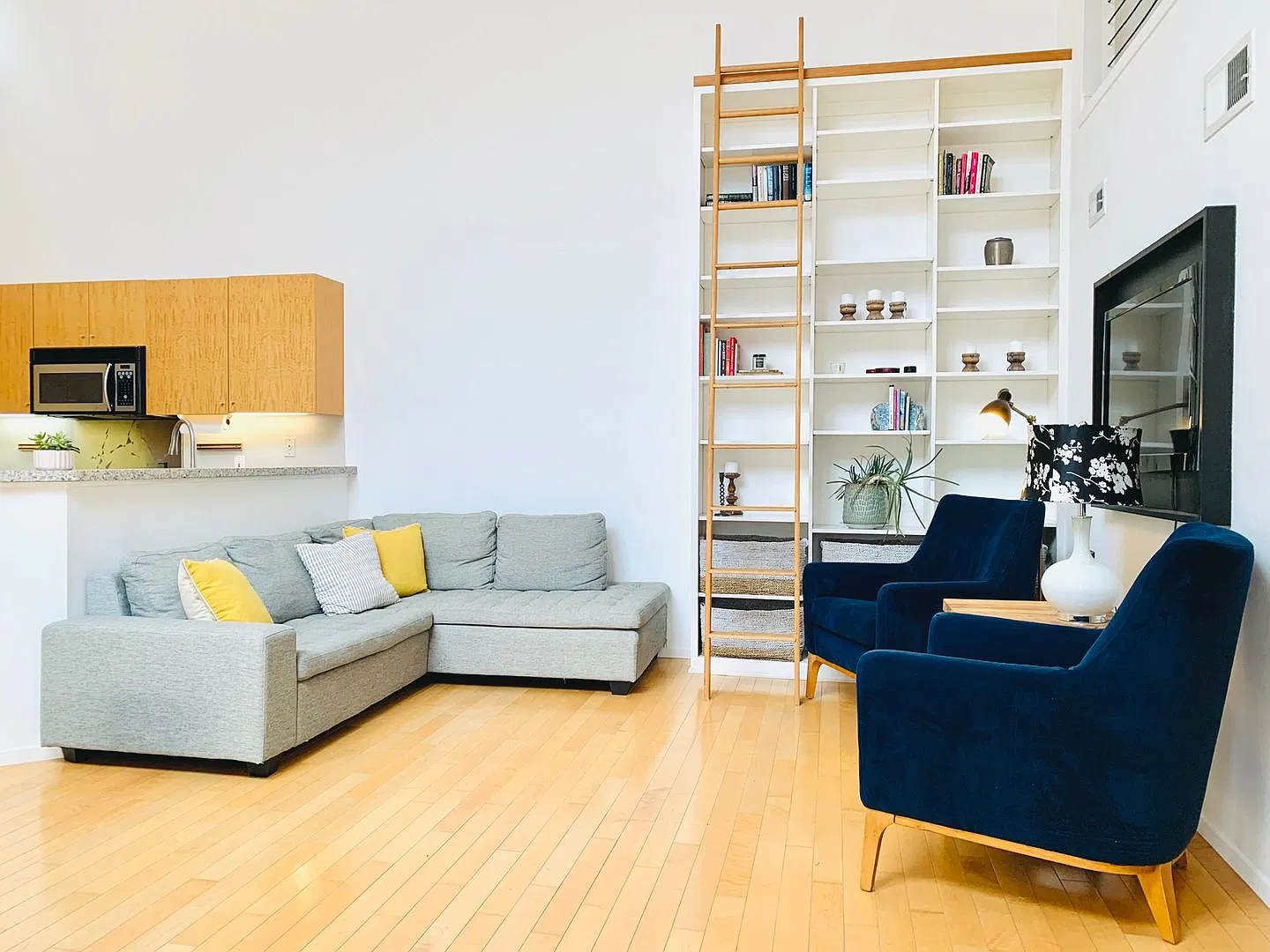 Top Floor 2BD/2BA Gorgeous Condo Located in the Heart of Little Italy! $3,700/mo! — Photo 4