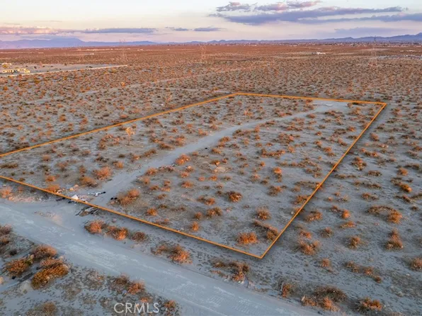 2 Sandstone Rd, Phelan, CA 92371