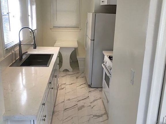 2nd image of 241 Loma Ave Unit B