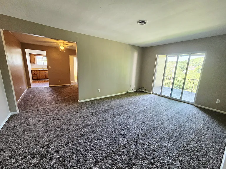 111 Pine Dr — Photo 2
