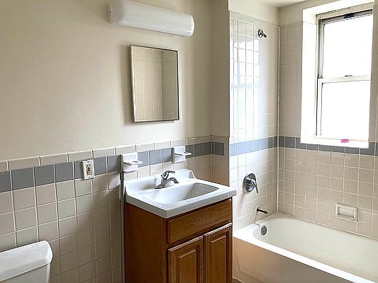 4th image of 3815 Putnam Ave W #43
