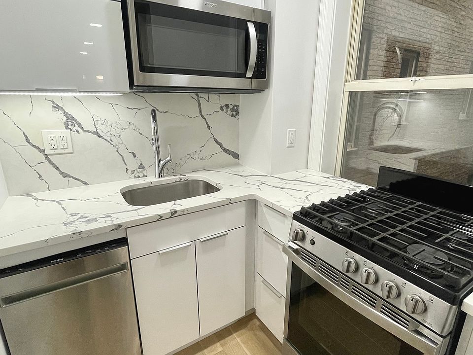 1st image of 321 E 43rd St APT 315
