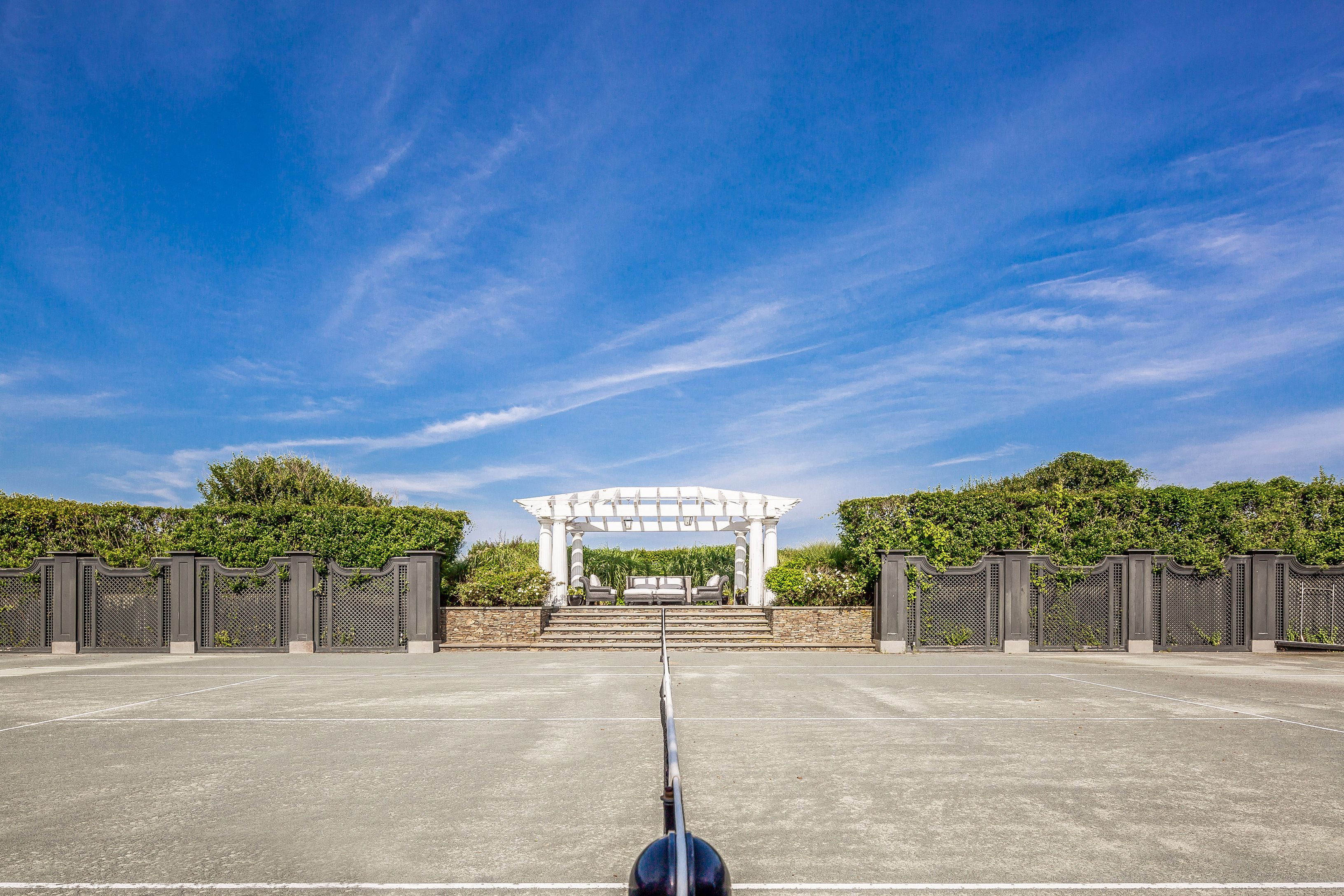 366 Gin Ln in Southampton Out East