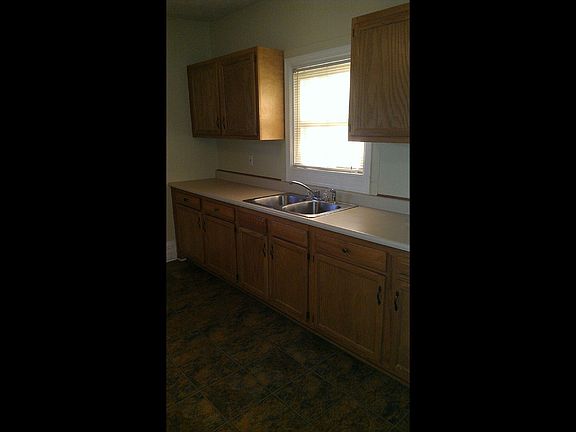 2nd image of 195 W Sugartree St