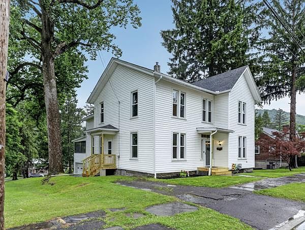 1st image of 221 Poplar St