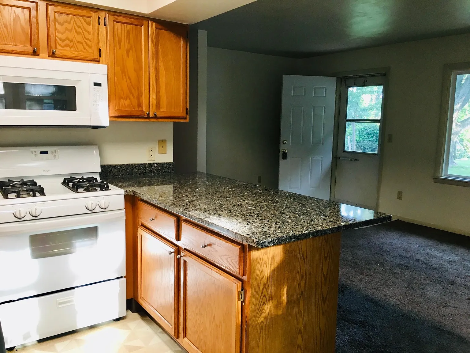 2 bed, 750 sqft, $1,160 — Photo 3