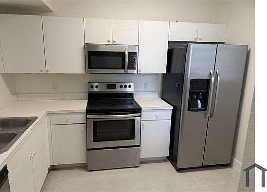 3rd image of 1095 Golden Lakes Blvd APT 915