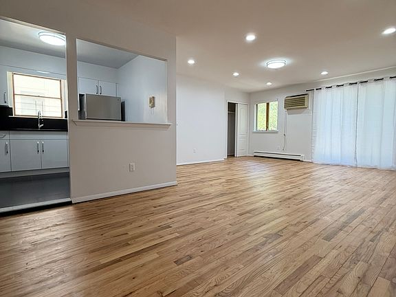 3rd image of 148 Bay 25 St