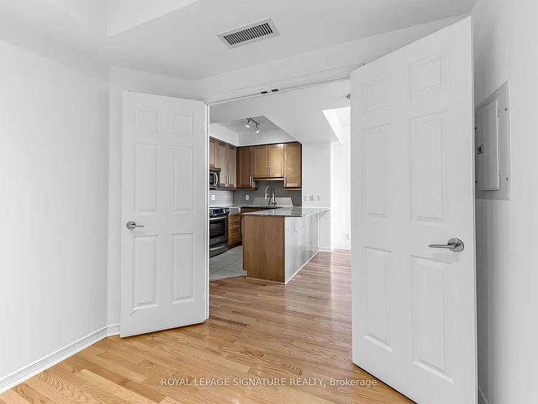 736 Spadina Ave #409 — Photo 17