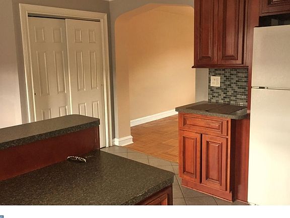 5th image of 2944 Longshore Ave