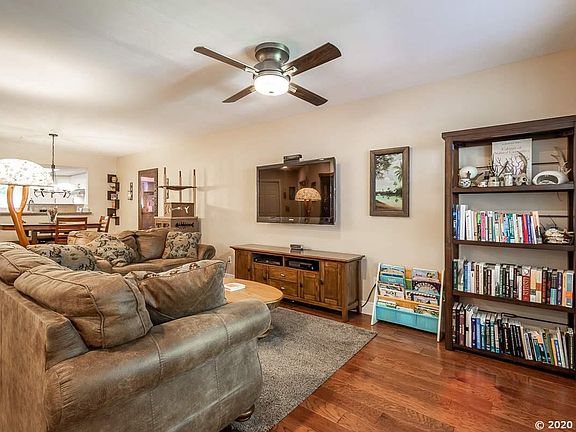 5th image of 7052 NW 52nd Ter