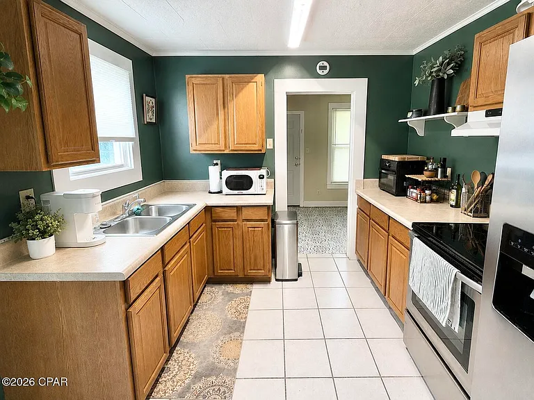 819 Grace Ave — Photo 12