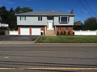5 W Harbor Dr, Bayville, NY 11709