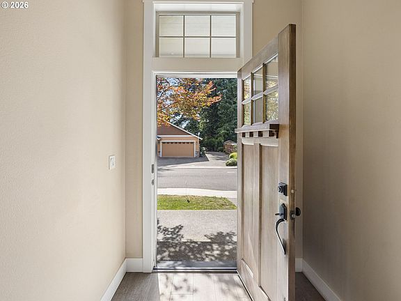 4th image of 116 NE Oak View Ln