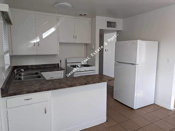 5th image of 1036 E Water St