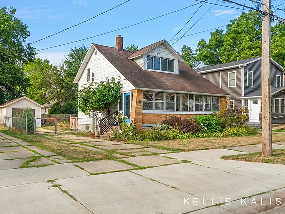 2nd image of 108 Montrose St NE