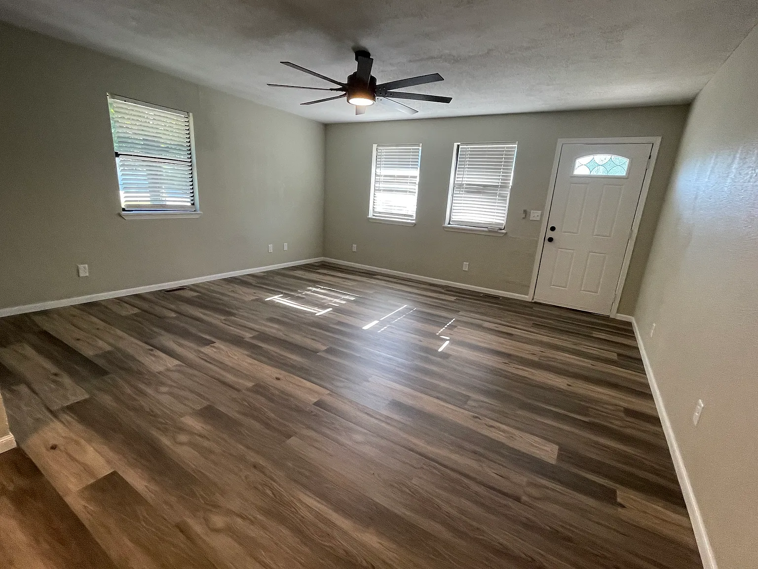 565 A Knox Ave — Photo 3