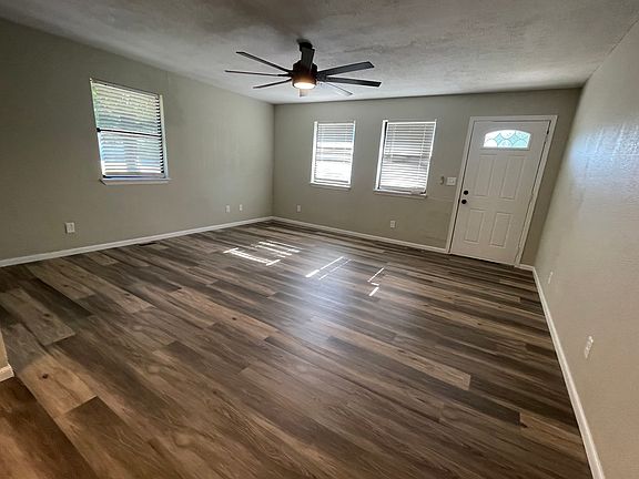 3rd image of 565A Knox Ave #1