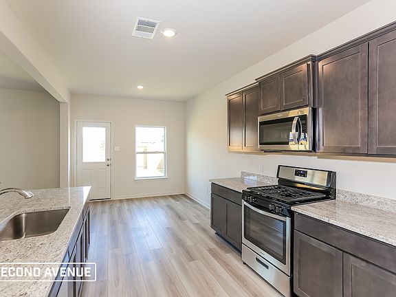 4th image of 1425 Sunkiss Dr