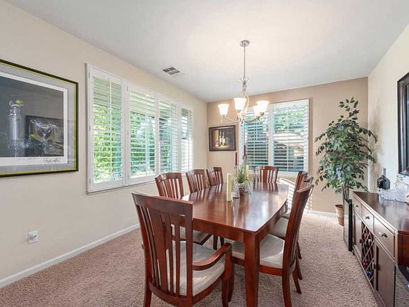 2nd image of 210 Coriander Ave